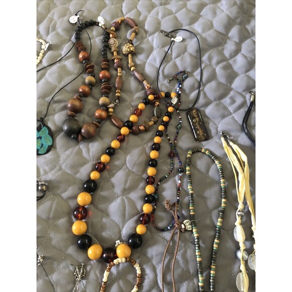 Vintage Boho ESTATE Lot Of 1970's & 80's Necklaces  RESALE 26 Pieces - Picture 8 of 10